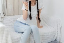 物恋传媒 No.2648 包包-运动鞋、白棉袜、裸足 [156P1V-3.79GB]-美图岛